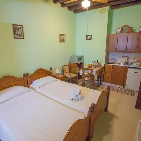 Iosiphis Stonebuilt House 파노레프카라