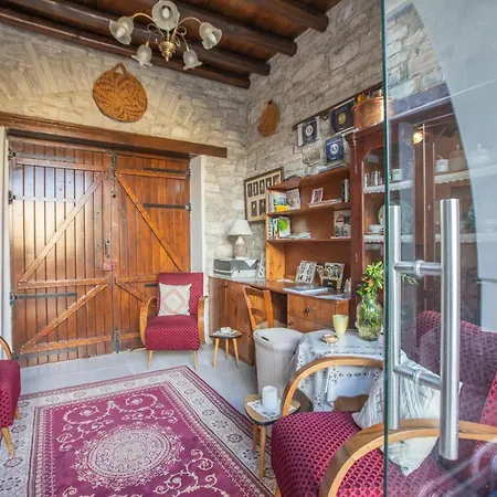 컨트리하우스 Iosiphis Stonebuilt House