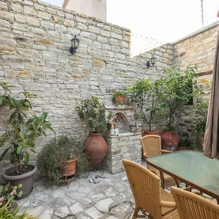 컨트리하우스 Iosiphis Stonebuilt House