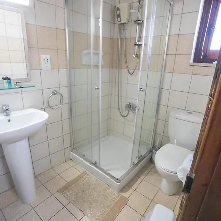 艾奥斯费斯石头度假屋 * 班诺卢弗卡拉