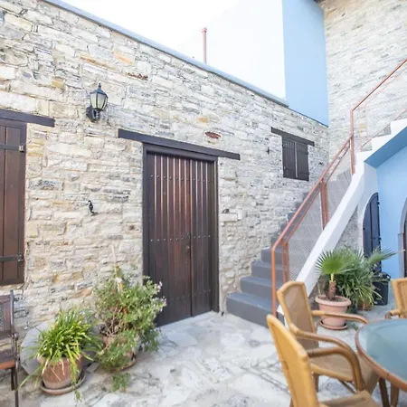 艾奥斯费斯石头度假屋 * 班诺卢弗卡拉