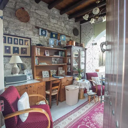 乡村民宿 艾奥斯费斯石头度假屋