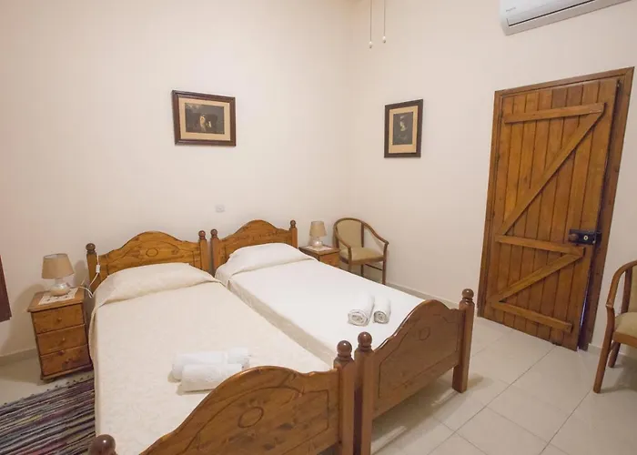 Iosiphis Stonebuilt House *